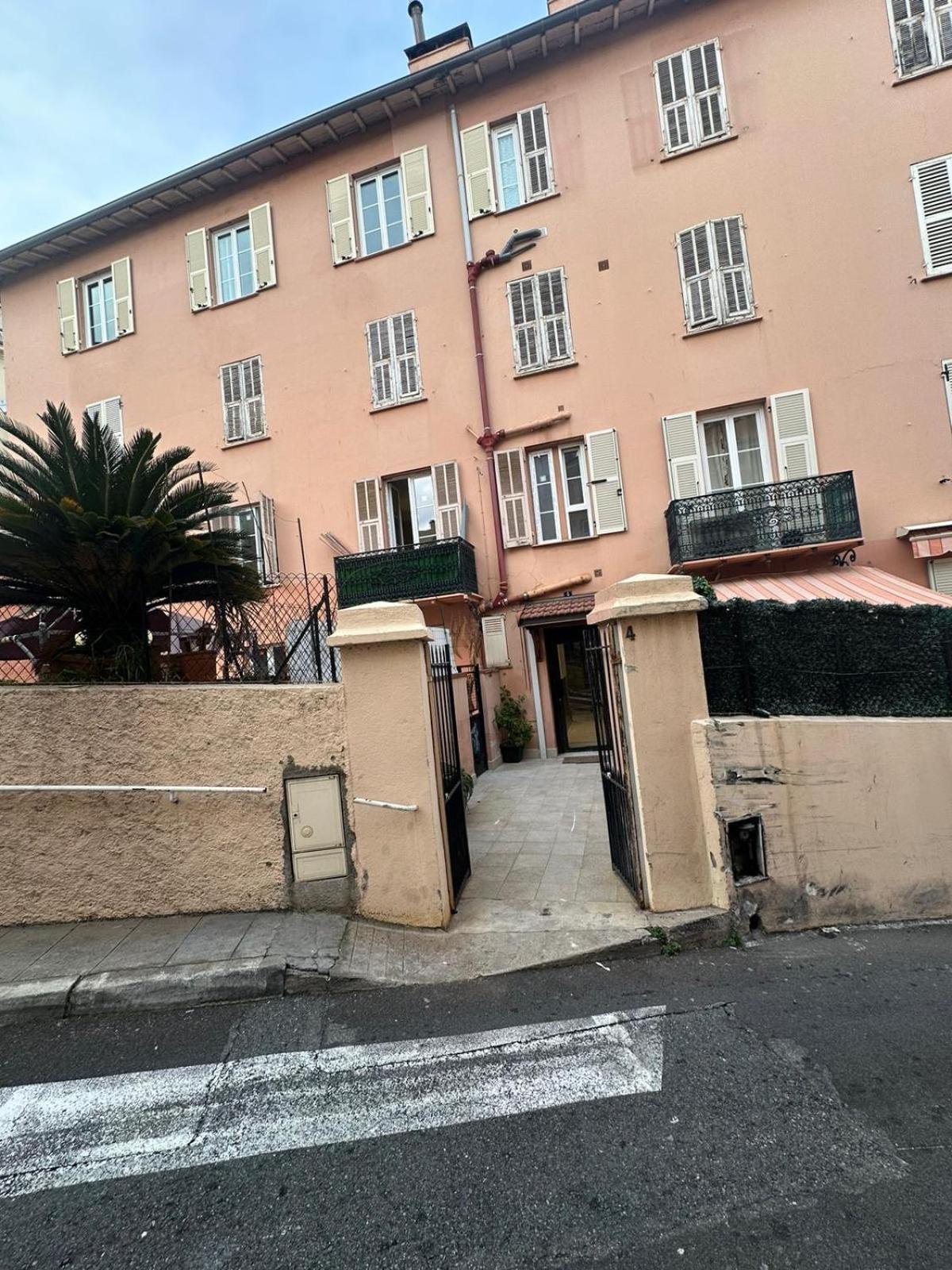 Studio Charmant Et Confortable Beausoleil Esterno foto